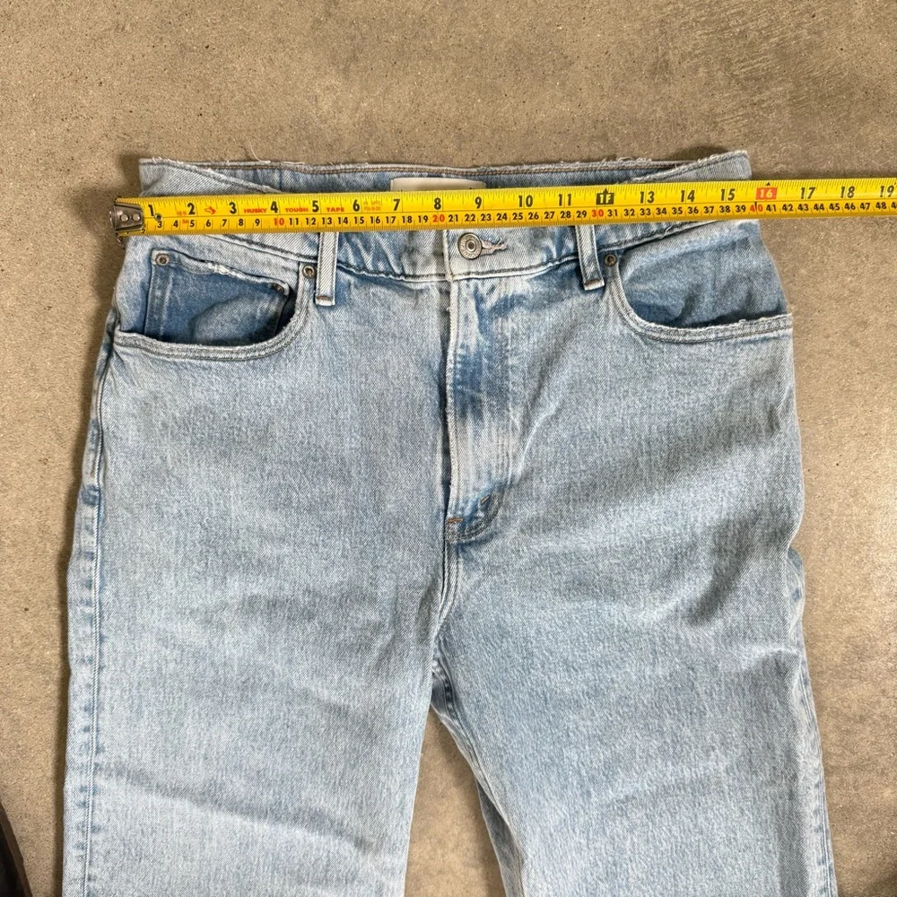 Abercrombie and Fitch High Rise 90s Relaxed SHORT - light wash - Picture 12 of 12